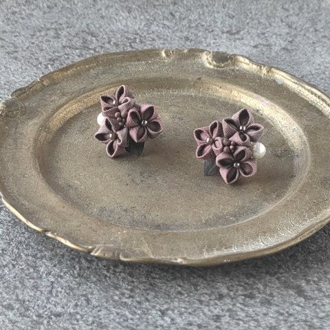 つまみ細工の寄せ花ピアス（イヤリングへの変更可）*紫陽花C