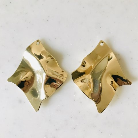 Grossy Gold Hammered Square Pendant Tops