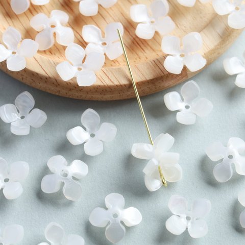 【6つ】アクリル　フラワー　ビーズ　花　花びら パール　ホワイト　白
