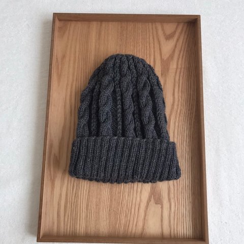 手編みのニット帽 グレー