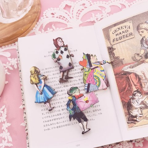 ♡alice in wonderland brooch♡