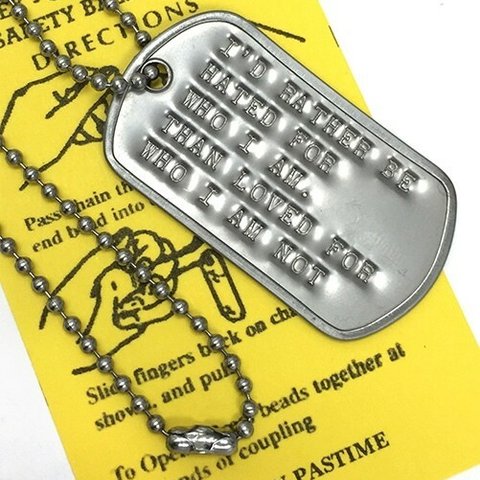 名言 DOGTAG 偽りの自分を愛されるよりも、本当の自分が嫌われるほうがいい DP-045 USA 新品