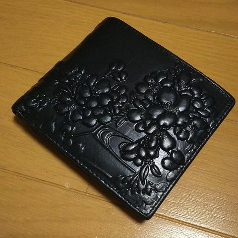 栃木レザー ヌメ革 和柄 さくら 二つ折り 短財布 ブラック 黒 