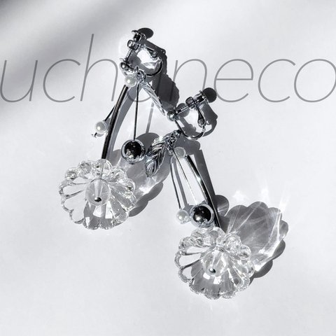 clear flower earrings/pierce
