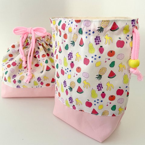 お弁当袋&コップ袋　2点セット  カラフルフルーツ🍎　入園準備 巾着袋 女の子 サイズオーダー ピンク フルーツ