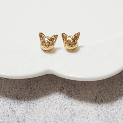 ネコ　ピアス♡ヴィンテージ　キャット　ゴールド　ビジュー　