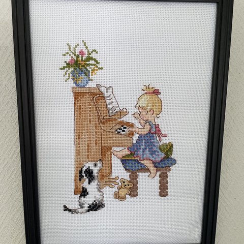 ピアノと女の子🎹👧クロスステッチ刺繍額