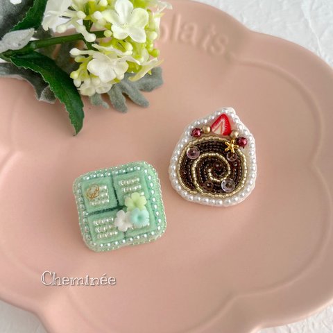 ビーズ刺繍♡抹茶チョコ×ロールケーキのミニブローチ