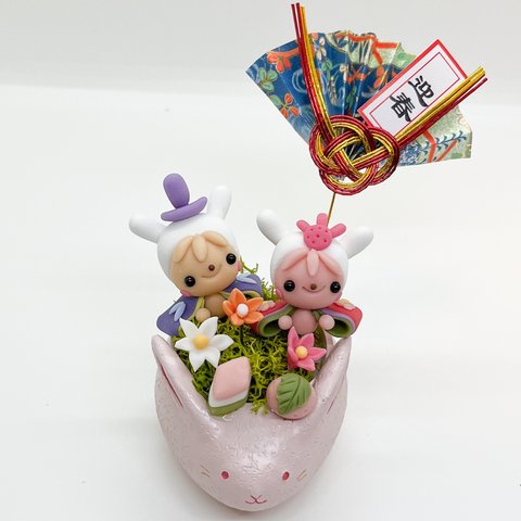 受注製作 ピンクうさぎのお正月飾り　樹脂粘土　粘土細工　ミニチュア　お雛様　季節飾り　プレゼント　おひなさま　兎年　ウサギ