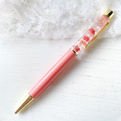 ピーチピンクカラーのハーバリウムボールペン