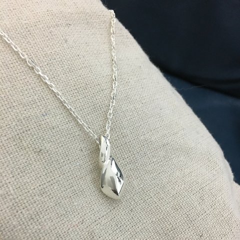 幸福の雫　GRACE PENDANT