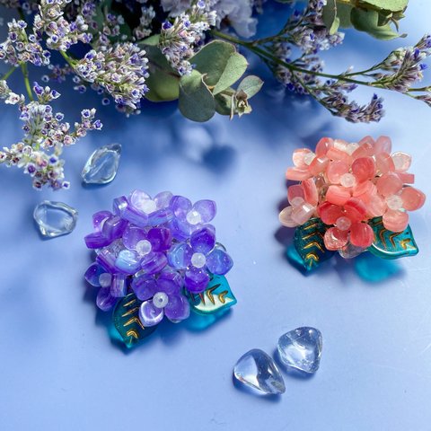 紫陽花のブローチ（ムーンストーン、水晶）