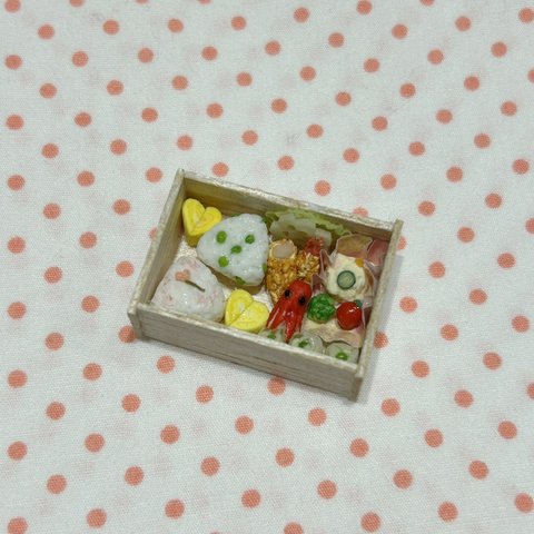 春のミニチュア弁当(⑧桜、豆おにぎり、ハート卵焼き)