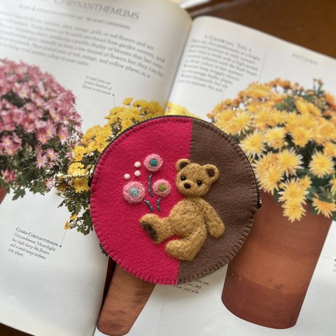 🐻felt  de  patchworkテディベアとお花のコインケース🐻