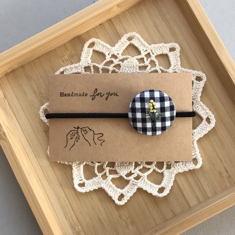 ミモザの刺繍くるみボタン　ヘアアクセサリー