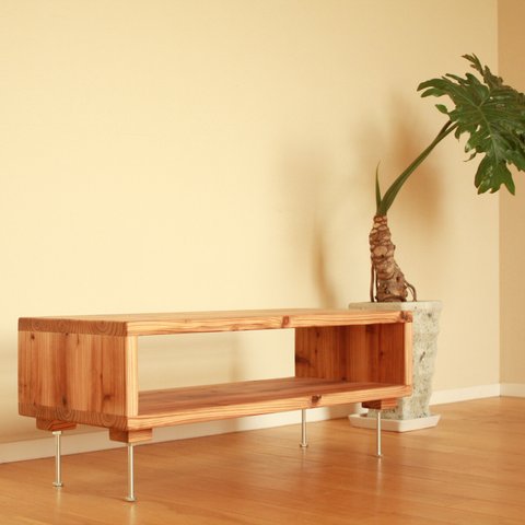 シンプルな杉のローテーブル / テレビ台 / サイドボード / サイドテーブル