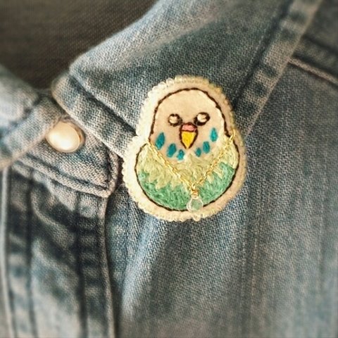 おしゃれインコ　刺繍ブローチ