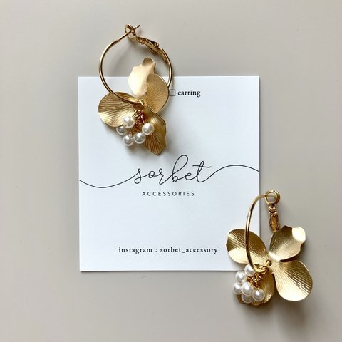 gold flower×small pearl hoop ∴ブライダルにも 結婚式 入学式 お呼ばれ フラワー パール 真鍮 お花 ゴールドフラワー