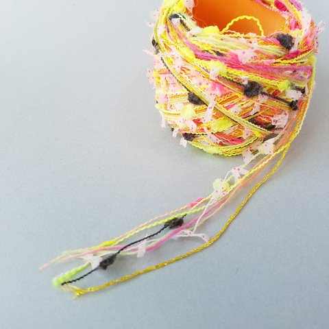 ②A28ラスト1点「クラスペディアイエロー(1)」素材糸　引き揃え糸 