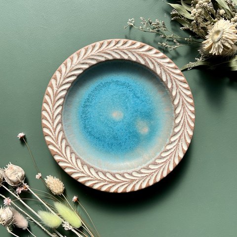 ロリエ　リムプレート（皿）　小　ベージュ/トルコ【手彫り】