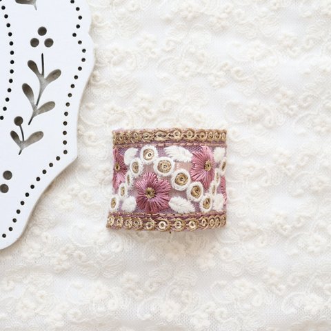 ポニーフック　ピンク　ホワイト　白　ゴールド　花柄　刺繍リボン　ポニーフック　ヘアカフス　髪飾り　インド刺繍　ヘアアクセサリー