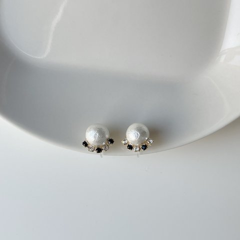 monotone swaro&pearl earring