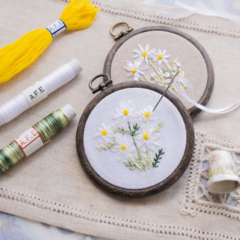 マーガレットの花刺繍の制作キット〜シルクリボンとモール刺繍糸で簡単につくる