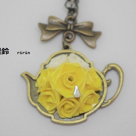 【sale】ロザフィ　薔薇のティーポットネックレス　黄色