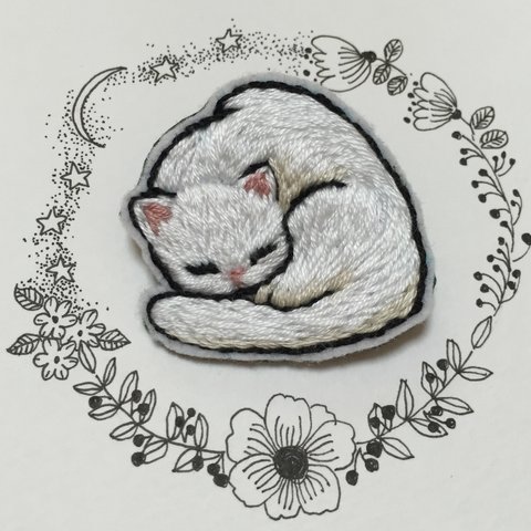 眠り猫(白)