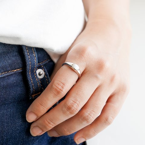 Mother of Pearl Signet RING ‐White‐/ SV925 ≪送料無料≫ シグネットリング