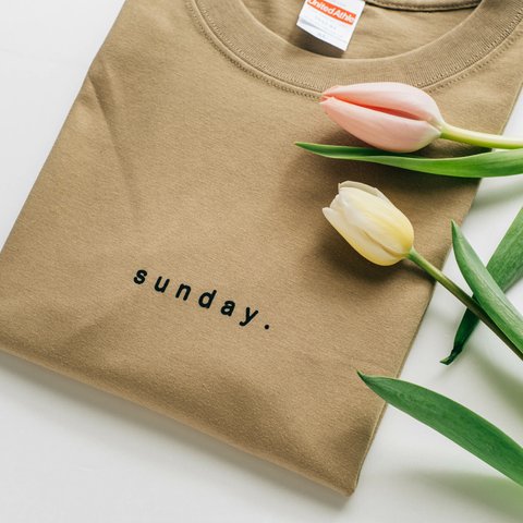 オーバービッグTシャツ「sunday.」／カーキ