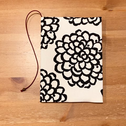 《 四六判》ブックカバー  ハンドメイド     ダリア