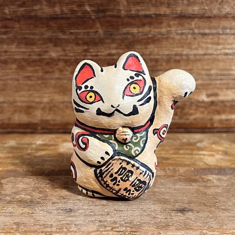 置物「招き猫 唐草」