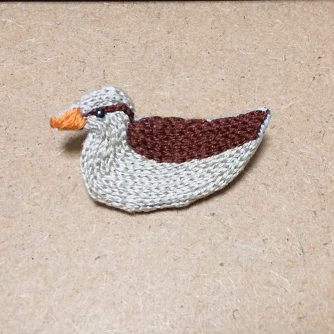 カモの刺繍ブローチ(雌)