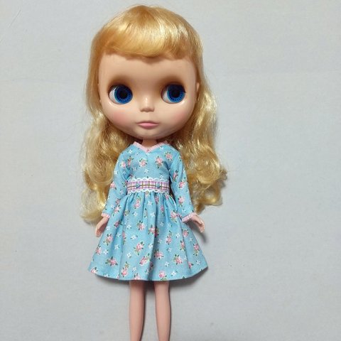 （Discount!🌟）小花柄コットンのVネックラインワンピース　ブライス　リカちゃん　アウトフィット