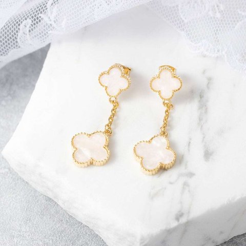 小花シェル チェーン ピアス＆イヤリング ホワイトパール 四つ葉 クローバー