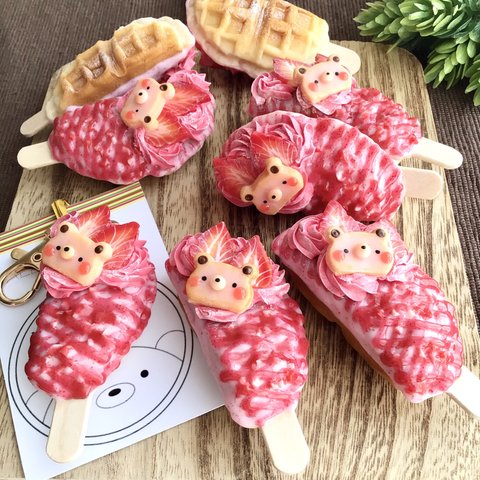  KUMAストロベリーワッフルバーcharm🍓