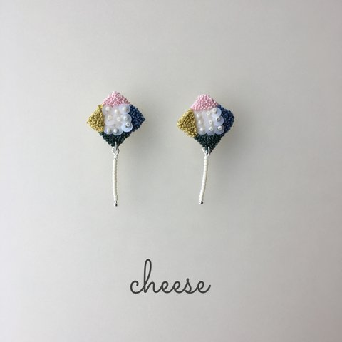 235◇choice◇刺繍ピアス/イヤリング