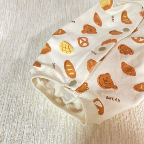 【完成品】Mサイズ　くまのパン屋さん🐻🍞　みるく　バックオープン　背中開き　綿100%  コットン100% 犬の服　着せやすい