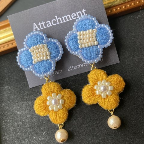 No.16 ハンドメイド  刺繍　ビーズ　ピアス  イヤリング　花　黄色　水色 秋冬　コットンパール　揺れ　北欧