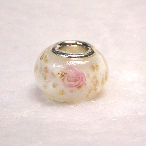 大穴◆チャームビーズ◆【２個】 約10×14mm 約5mm穴 花模様 白 06-1431