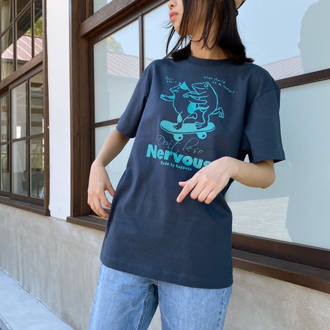 猫とカエルのTシャツ（スレート）【M】男女兼用