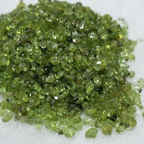 綺麗！ペリドット さざれ 80g 天然石 原石 素材 