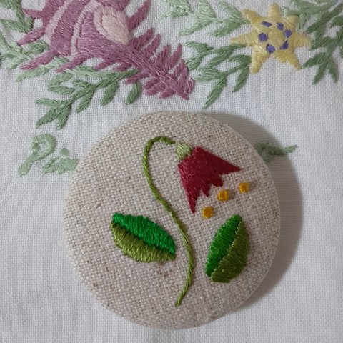 お花の刺繍くるみボタン🌼ヘアゴム