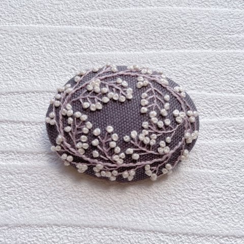 刺繍ブローチ