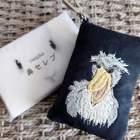 本革ポケットテッシュホルダー　ぶら下げて探さない　いざという時すぐにさっと使える　ミシン刺繍　寝起きのハシビロコウ　バックチャームとしても