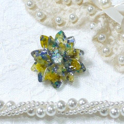 ビッグフラワー ❀ ブローチ 《 ドライフラワー ＊ レジン ＊ blue ＊ yellow 》