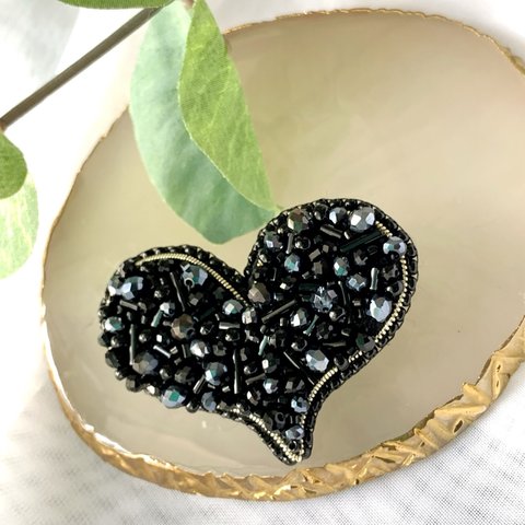 送料無料⭐️ ビーズ刺繍　ブローチ