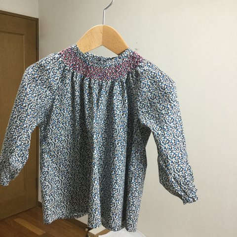 スモック刺繍ブラウス