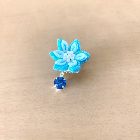 【マスクピアス】つまみ細工の小花と揺れる宝石